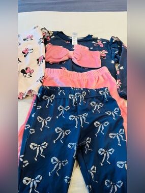 Disney 4 pieces  Minnie Mouse Navy & Pink Pajama  girls Set with Bow
Girls 4T